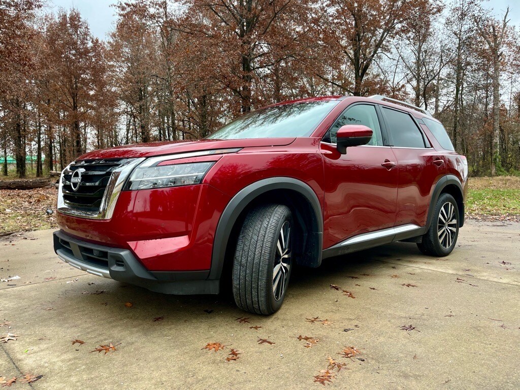 2024 Nissan Pathfinder Platinum photo 2