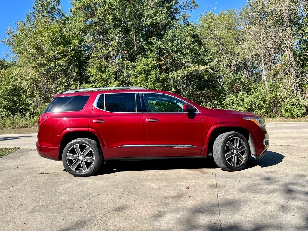 2017 Gmc Acadia Denali photo 2