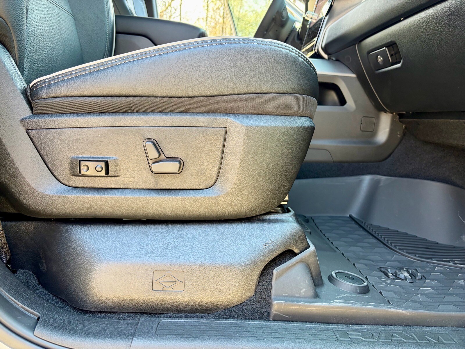 2026 RAM 3500 Laramie - Photo 21
