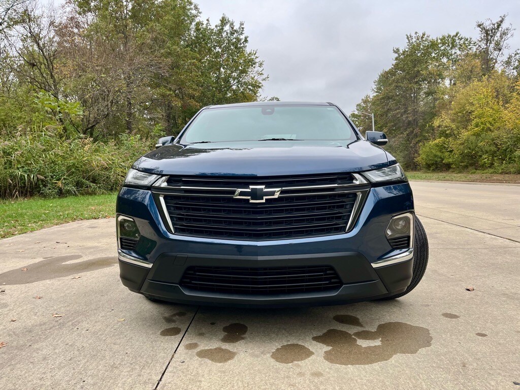 2023 Chevrolet Traverse Cloth photo 2