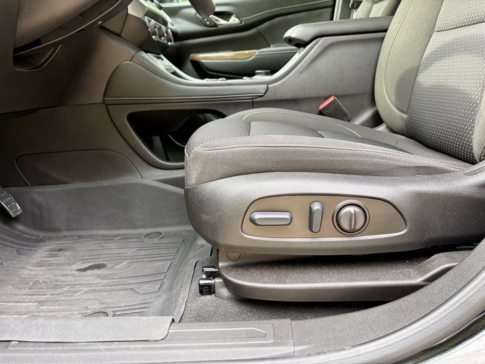 2023 GMC Acadia SLE - Photo 23