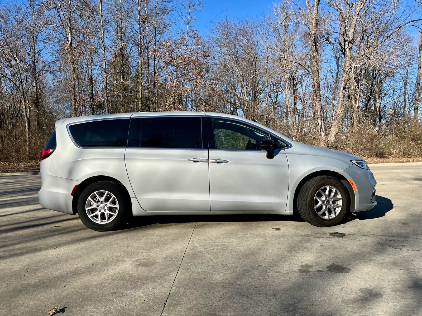 2024 Chrysler Pacifica Touring L - Photo 5