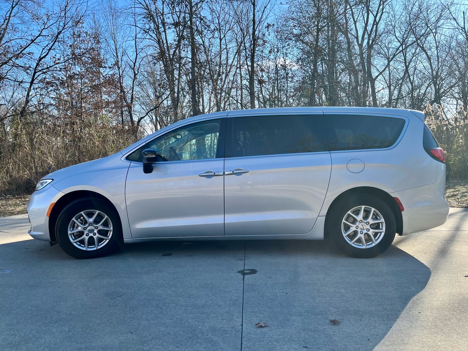 2024 Chrysler Pacifica Touring L - Photo 4