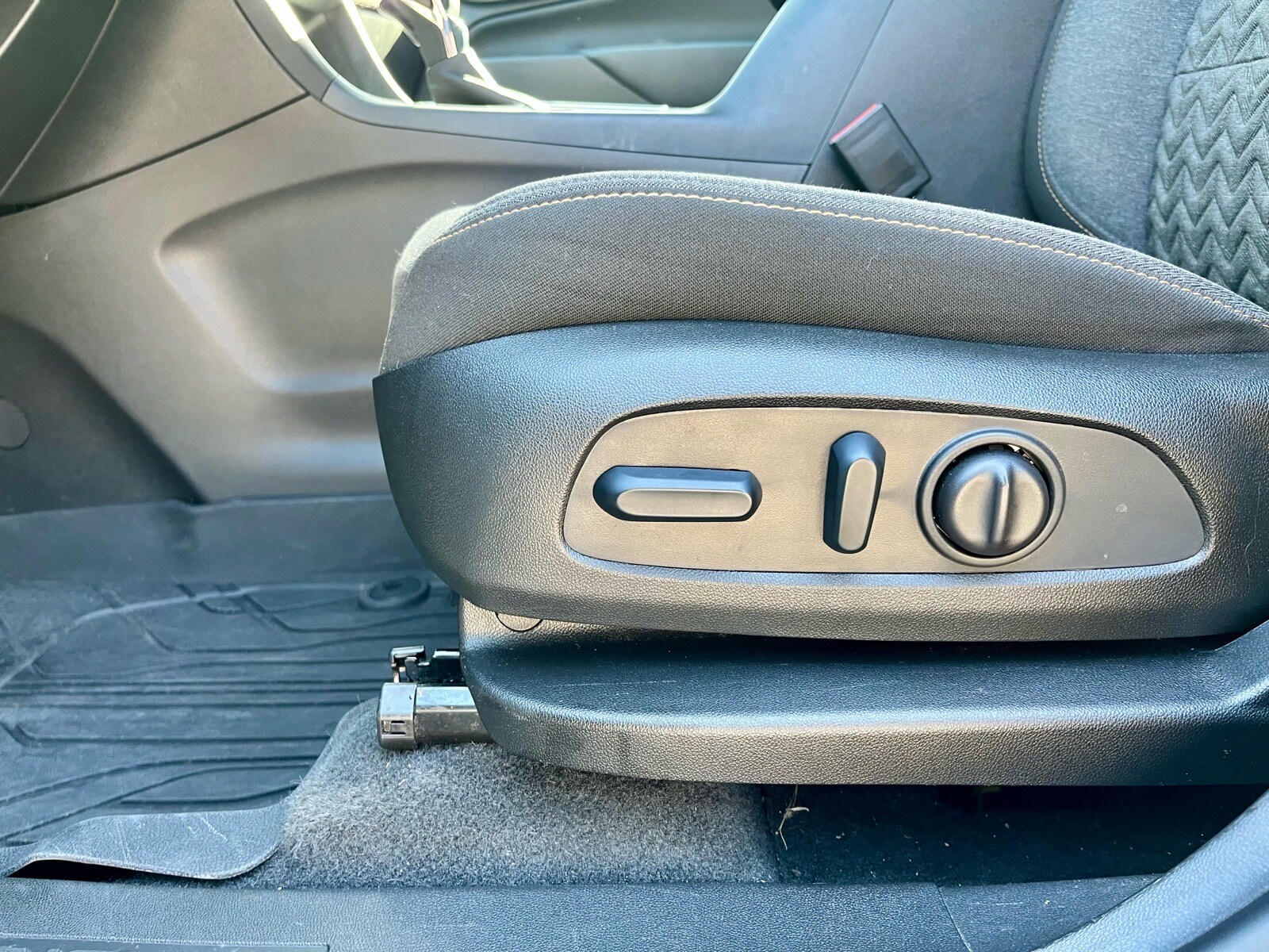 2024 Chevrolet Equinox LT - Photo 10