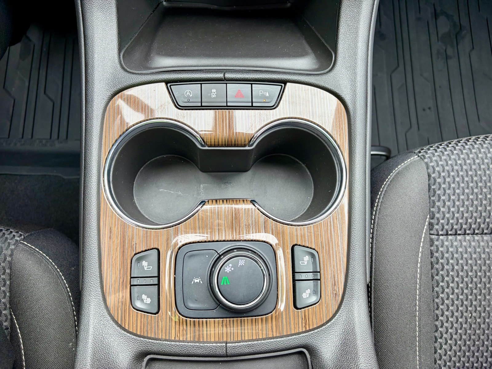 2023 GMC Acadia SLE - Photo 28