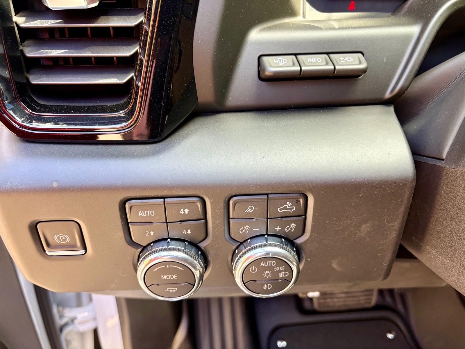 2026 GMC Sierra 1500 AT4X - Photo 28