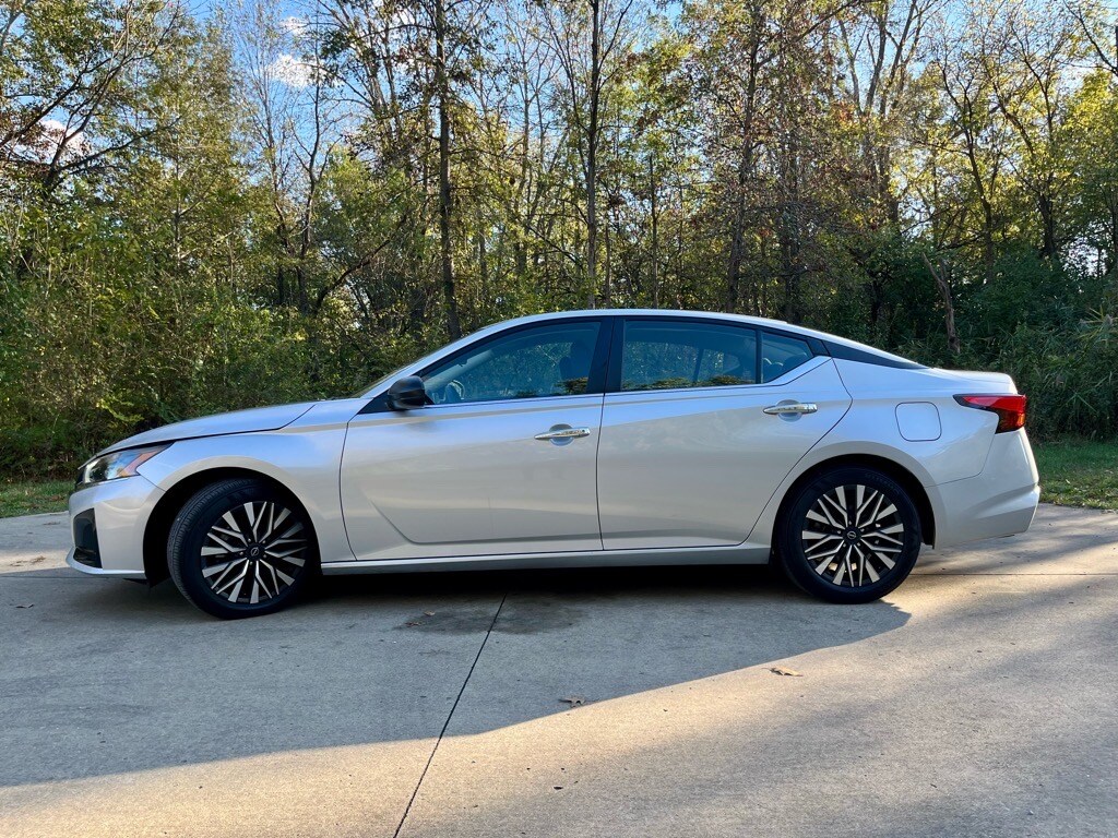 Used 2024 Nissan Altima 2.5 SV