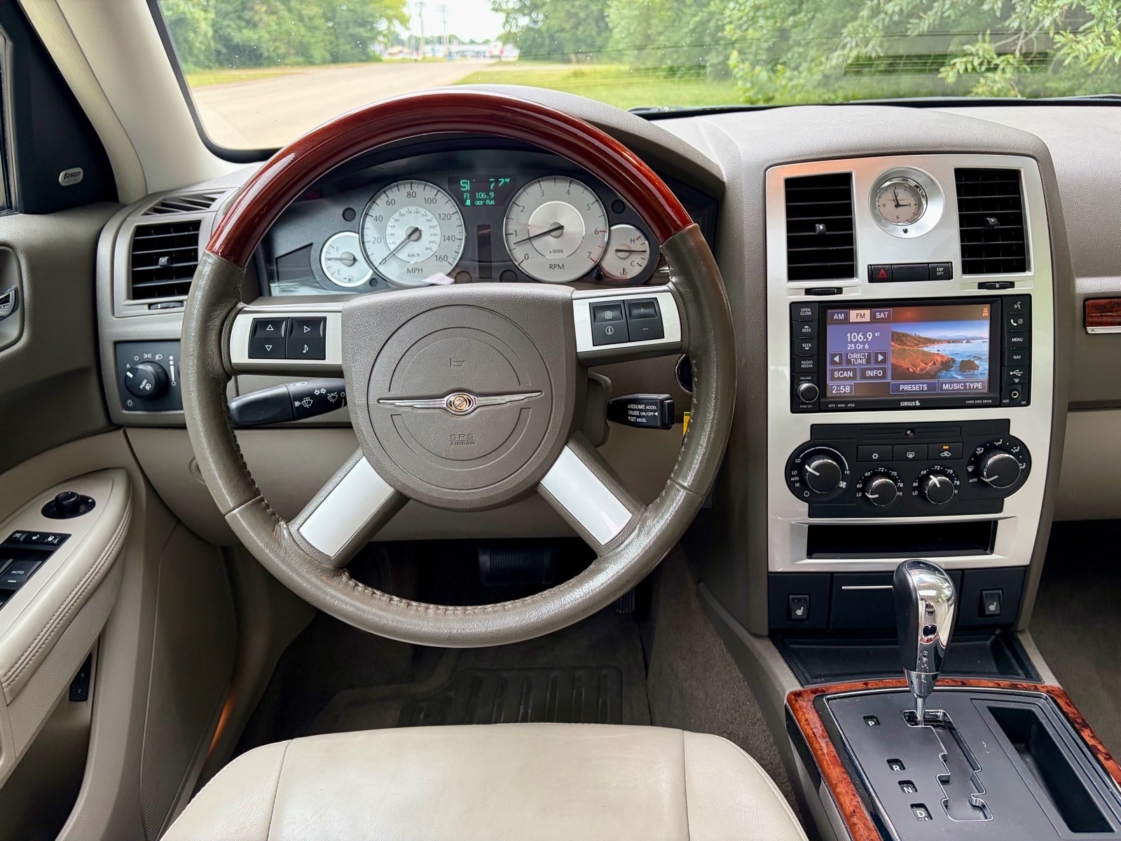 Used 2008 Chrysler 300 C with VIN 2C3LA63H38H272536 for sale in Salem, IL