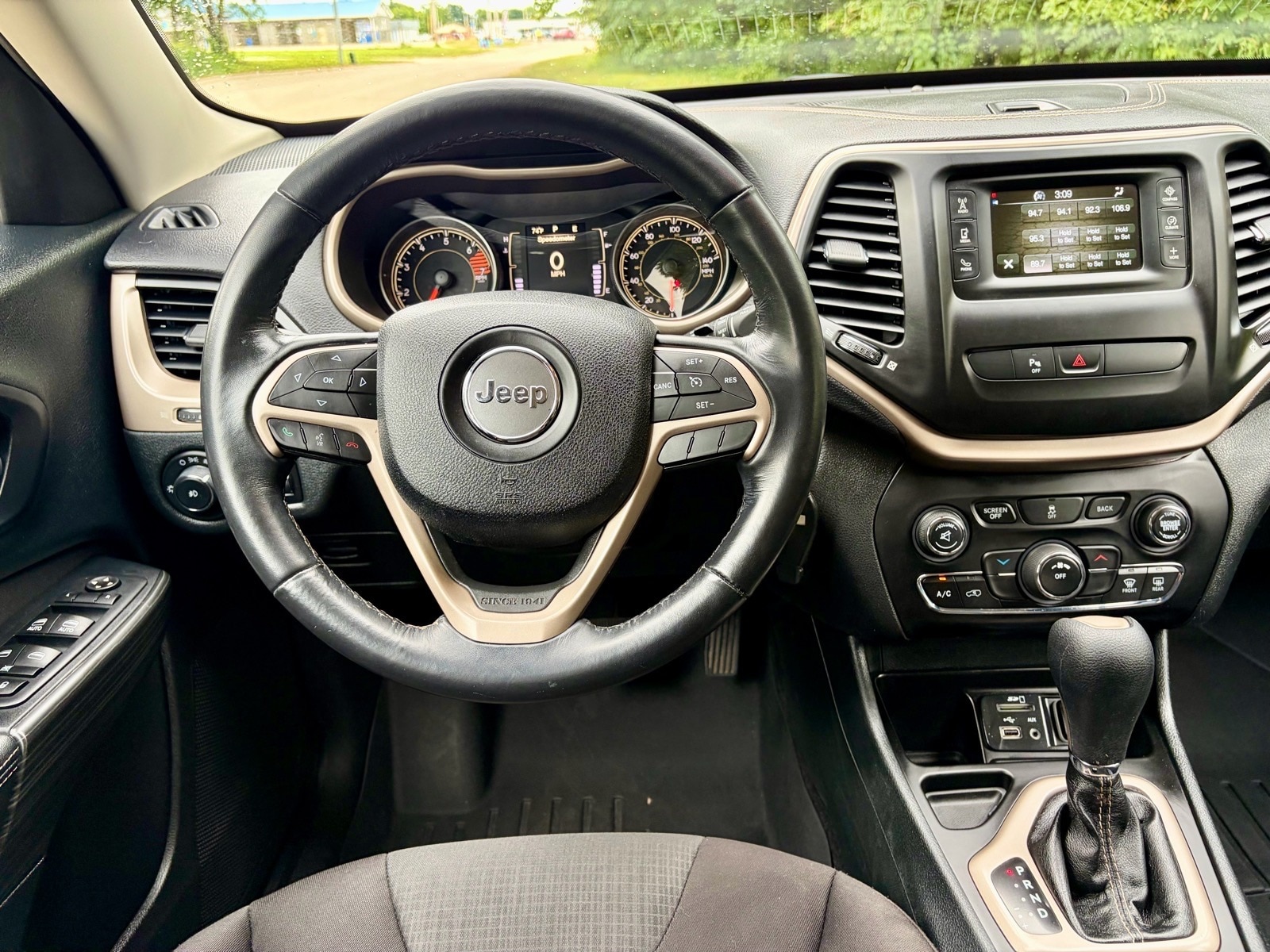 Used 2016 Jeep Cherokee Latitude with VIN 1C4PJLCB9GW201235 for sale in Salem, IL