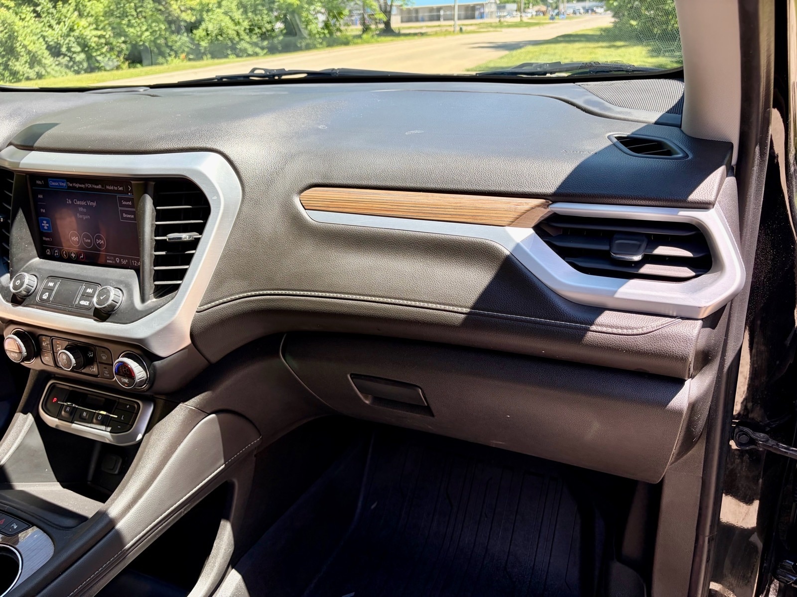 2023 GMC Acadia SLE - Photo 17