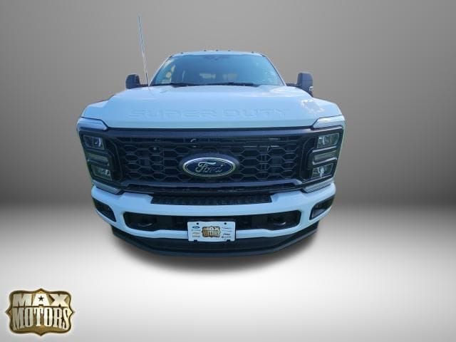 2025 Ford F-350 XL photo 2