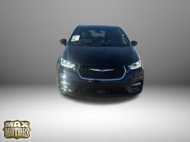 Used 2025 Chrysler Pacifica PHEV Select with VIN 2C4RC1S70SR500151 for sale in Kansas City