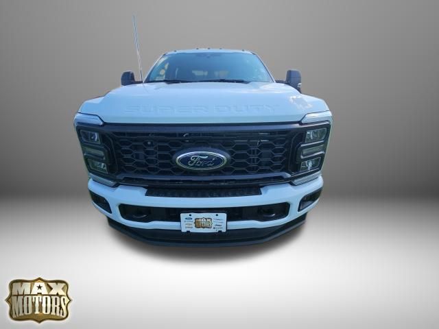 2025 Ford F-350 XL photo 2