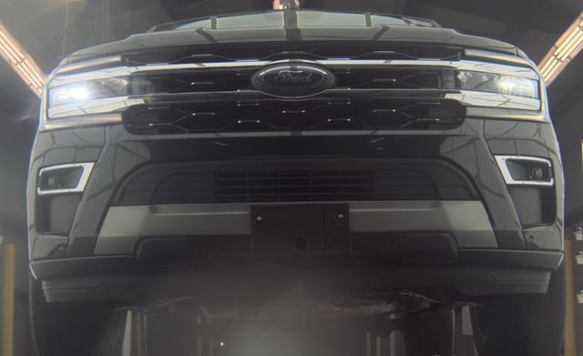 Used 2024 Ford Expedition Limited with VIN 1FMJK2A89REA37560 for sale in Kansas City