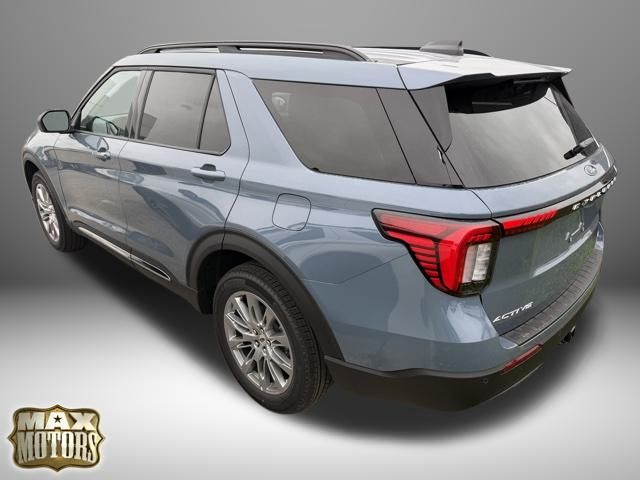 2025 Ford Explorer photo 2