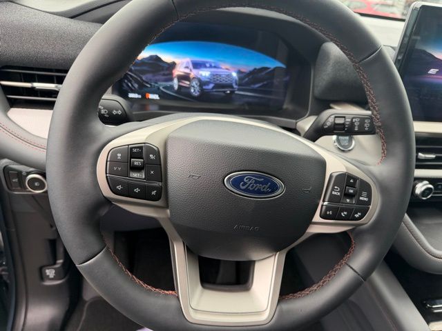 2025 Ford Explorer photo 4