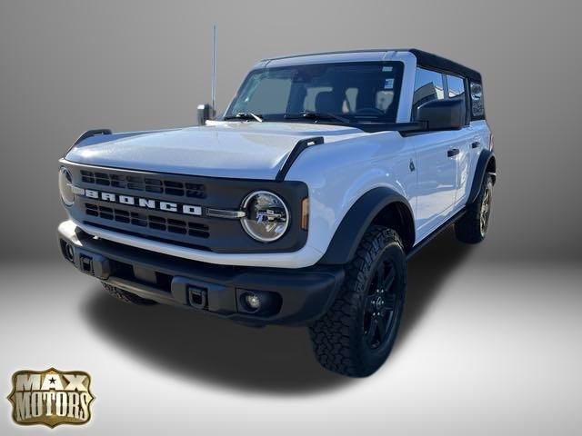 2024 Ford Bronco Black Diamond photo 3
