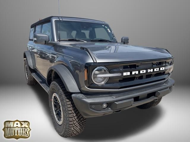 2024 Ford Bronco Outer Banks photo 2