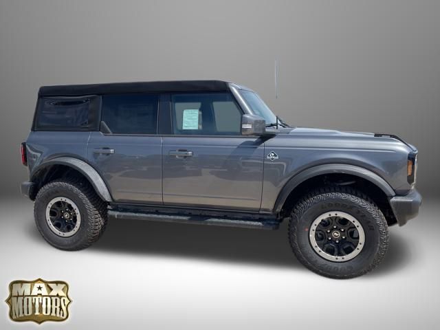 2024 Ford Bronco Outer Banks photo 3