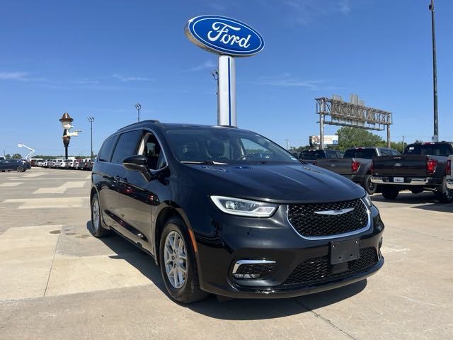 Used 2022 Chrysler Pacifica Touring L with VIN 2C4RC1BG4NR144758 for sale in Harrisonville, MO