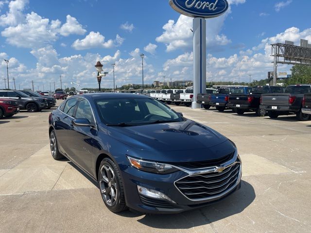 Used 2022 Chevrolet Malibu 1LT with VIN 1G1ZD5ST0NF137775 for sale in Harrisonville, MO