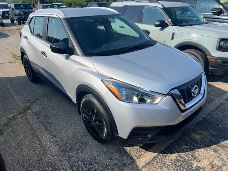 Used 2019 Nissan Kicks S with VIN 3N1CP5CU1KL539885 for sale in Kansas City