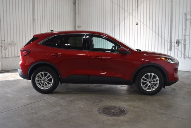 Used 2021 Ford Escape SE with VIN 1FMCU9G60MUA94293 for sale in Manhattan, KS