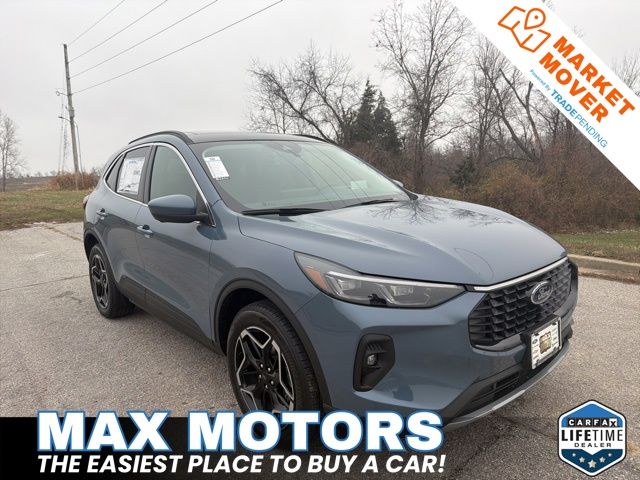 2026 Ford Escape Platinum's photo