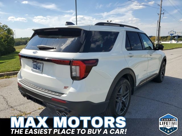 2025 Ford Explorer ST photo 2