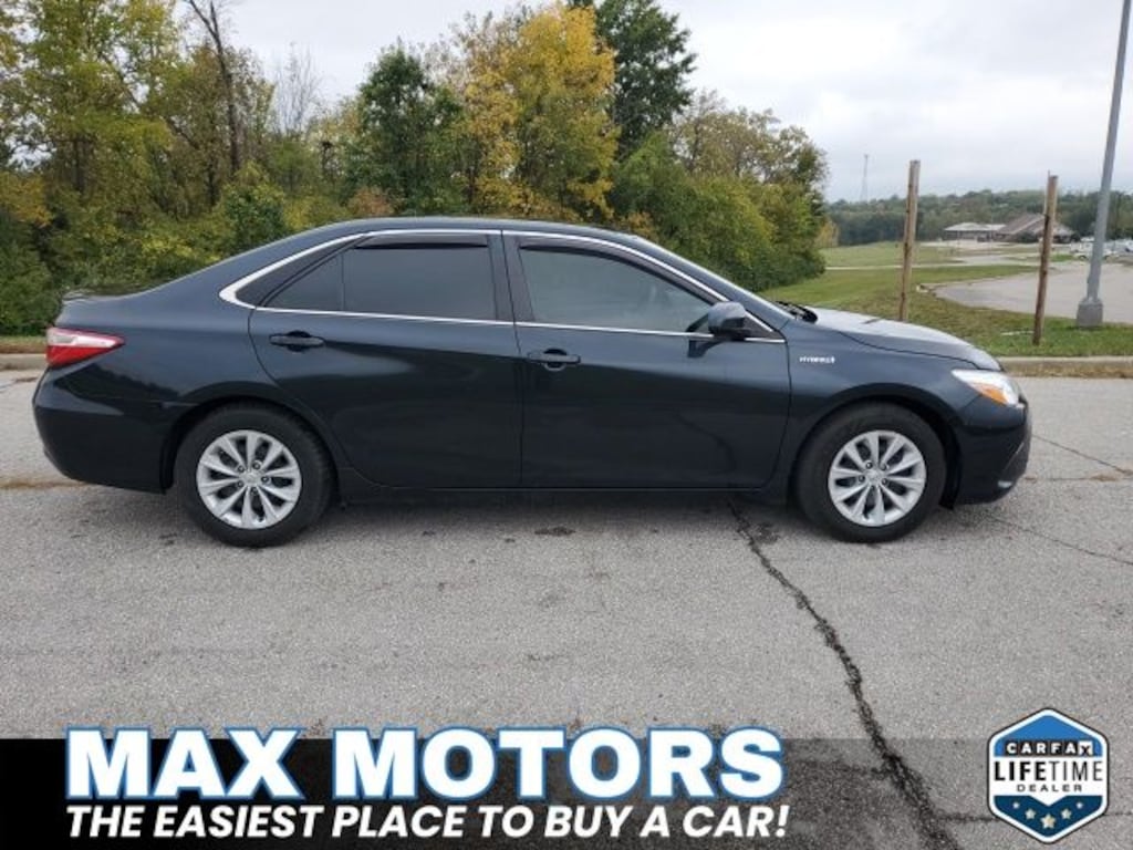 Used 2017 Toyota Camry Hybrid LE Sedan