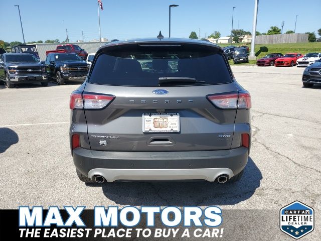 2022 Ford Escape Titanium photo 4