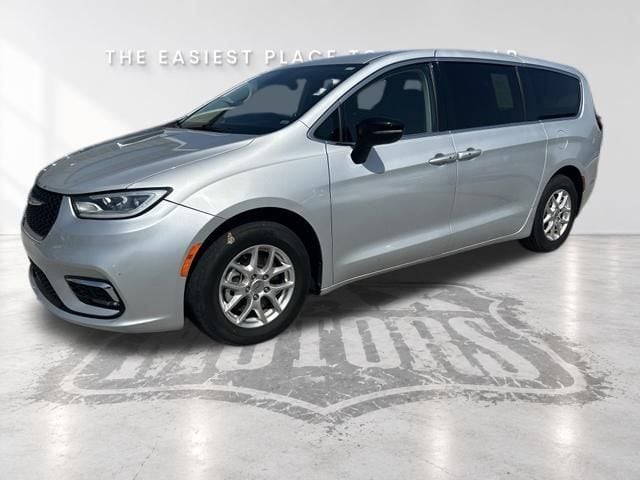 Used 2024 Chrysler Pacifica Touring L with VIN 2C4RC1BG9RR129176 for sale in Kansas City