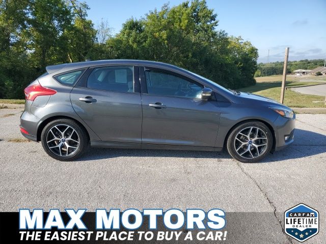 2017 Ford Focus SEL photo 2