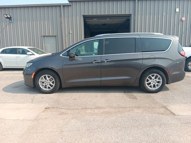 Used 2021 Chrysler Pacifica Touring L with VIN 2C4RC1BG5MR588858 for sale in Kansas City