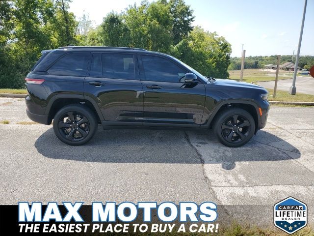 Used 2024 Jeep Grand Cherokee Altitude with VIN 1C4RJHAG4RC260072 for sale in Kansas City