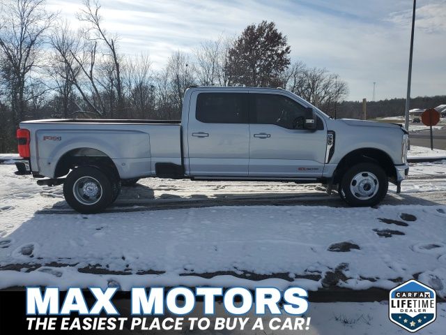 2024 Ford F-350 Lariat photo 2