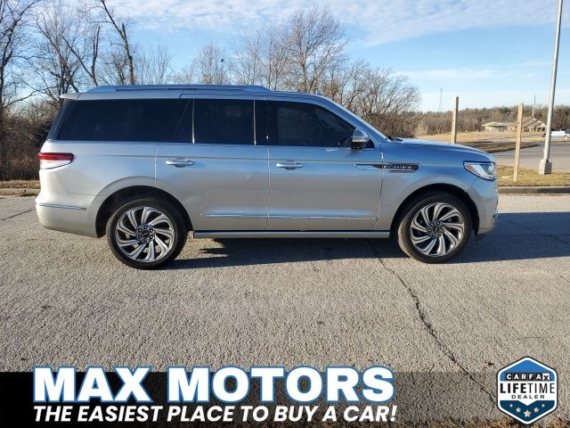 Used 2023 Lincoln Navigator Reserve with VIN 5LMJJ2LG8PEL09713 for sale in Kansas City
