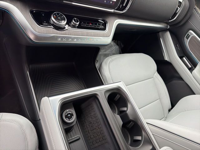 2025 Ford Expedition Platinum - Photo 32