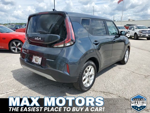 2023 Kia Soul LX photo 3