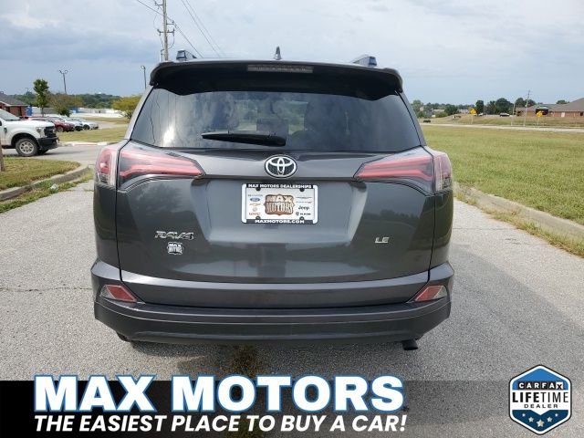 2017 Toyota RAV4 LE photo 4