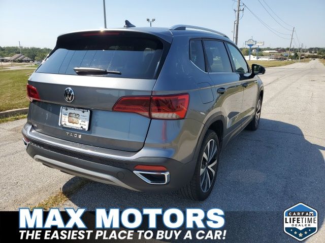 2024 Volkswagen Taos SE photo 2
