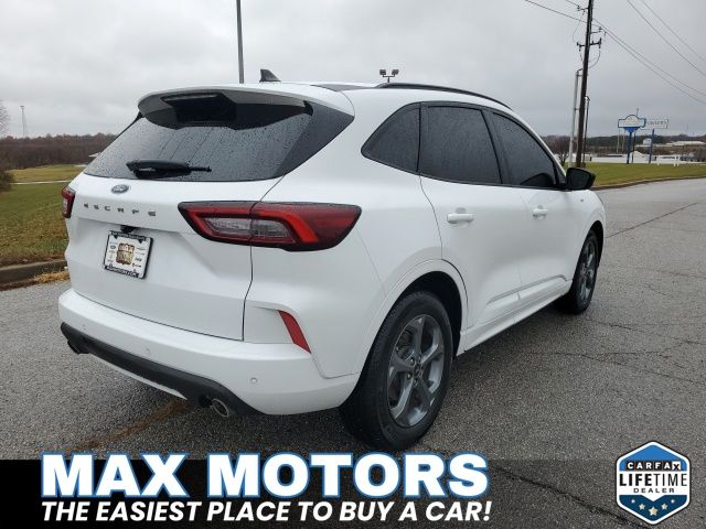 2023 Ford Escape ST-Line photo 2