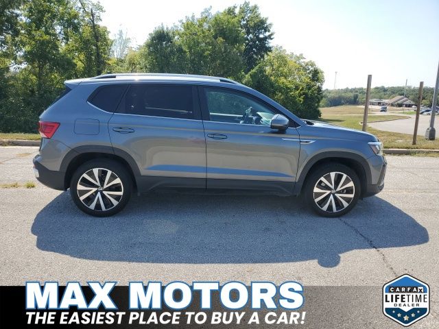 Used 2024 Volkswagen Taos SE with VIN 3VVSX7B23RM047305 for sale in Kansas City