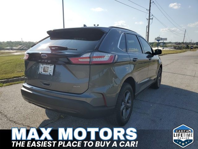 2022 Ford Edge SEL photo 2