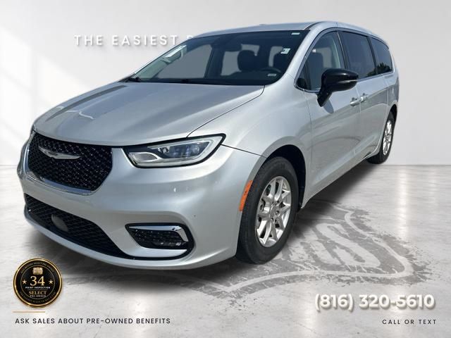 Used 2024 Chrysler Pacifica Touring L with VIN 2C4RC1BG9RR129176 for sale in Kansas City