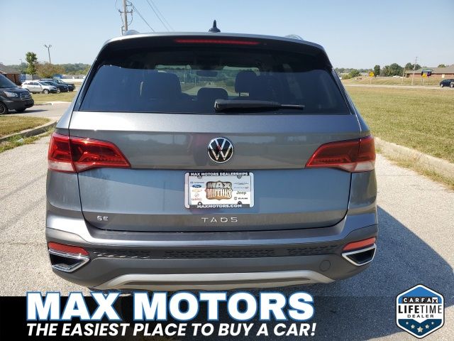 2024 Volkswagen Taos SE photo 3