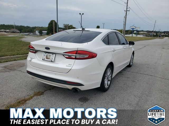 2017 Ford Fusion SE photo 3