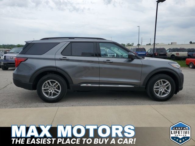 2025 Ford Explorer photo 4