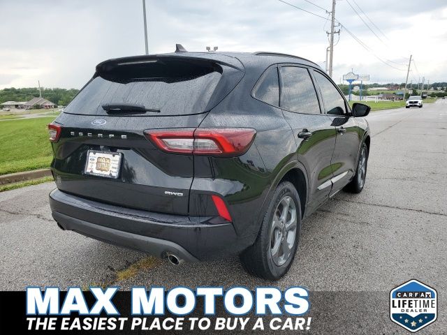 2023 Ford Escape ST-Line photo 2