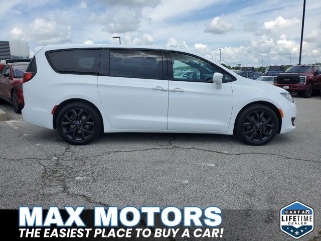 Used 2020 Chrysler Pacifica Touring with VIN 2C4RC1FG4LR150437 for sale in Kansas City